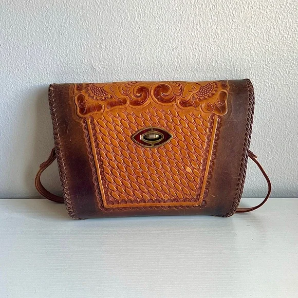 Vintage Hand-tooled Leather Shoulder Bag - Picture 2 of 9